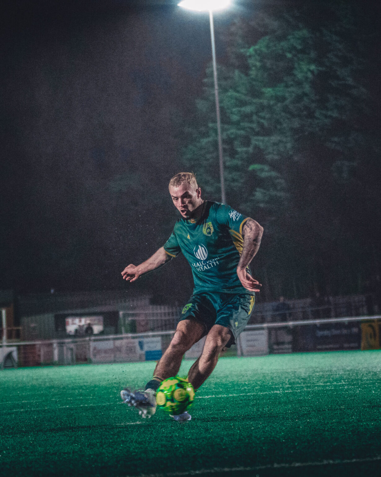 Bradley Signs On The Dotted Line