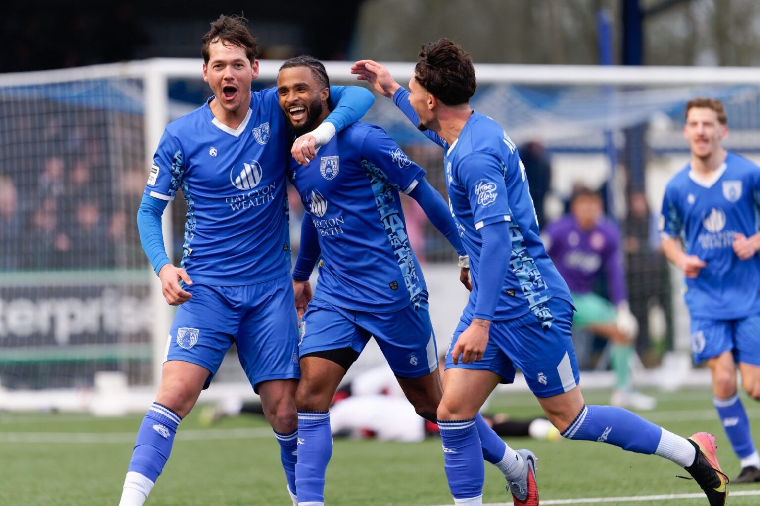 ‘Kor’ Values…Ricky Puts Pen To Paper